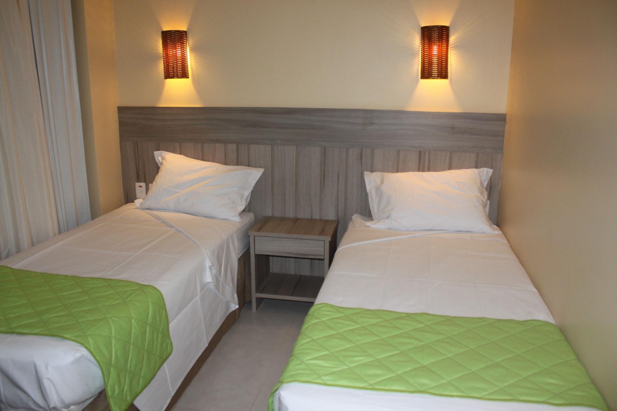 ז'אבואטו דוס גוארראפס Hotel Anahi מראה חיצוני תמונה