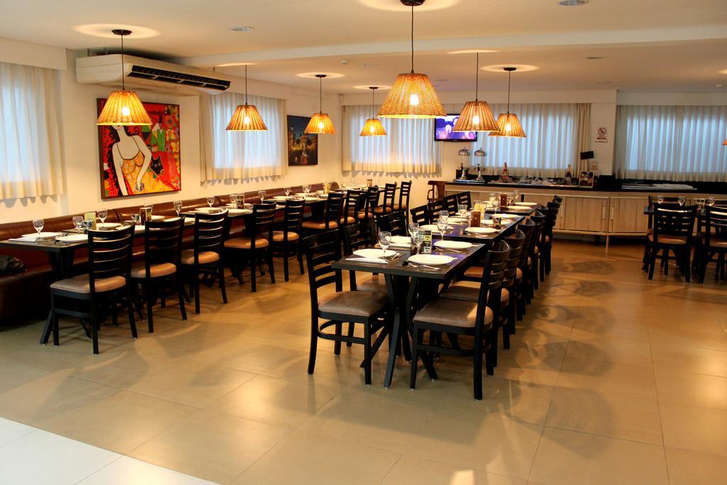 ז'אבואטו דוס גוארראפס Hotel Anahi מראה חיצוני תמונה
