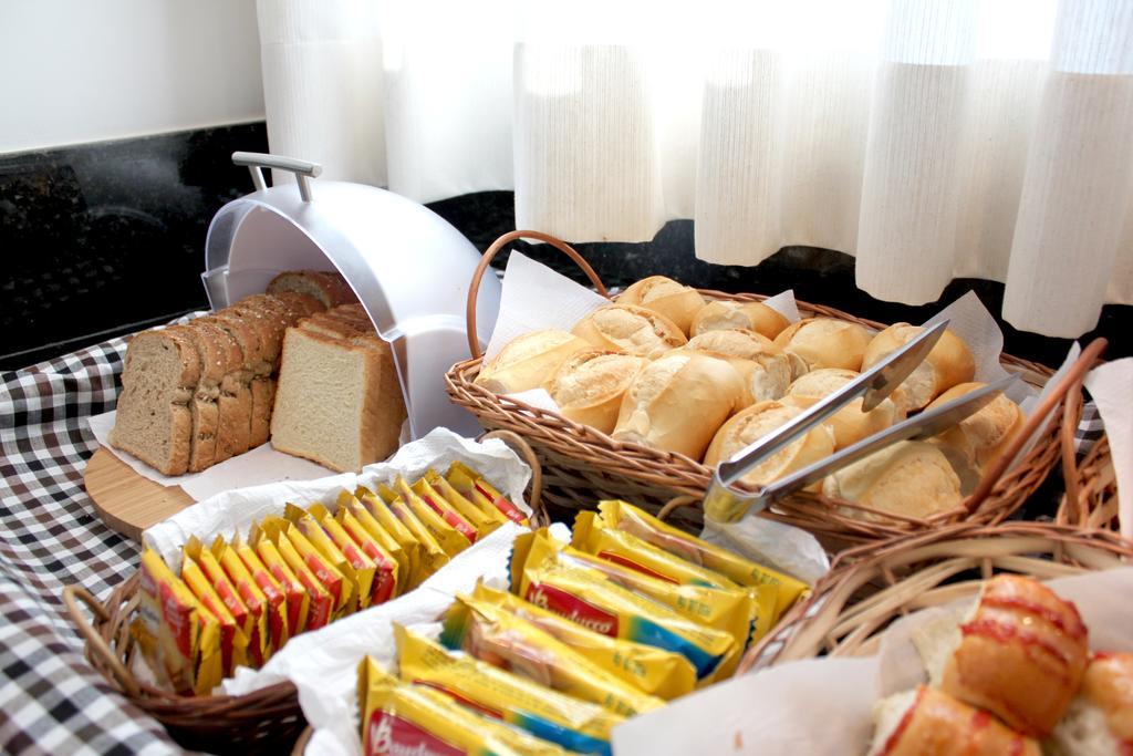 ז'אבואטו דוס גוארראפס Hotel Anahi מראה חיצוני תמונה